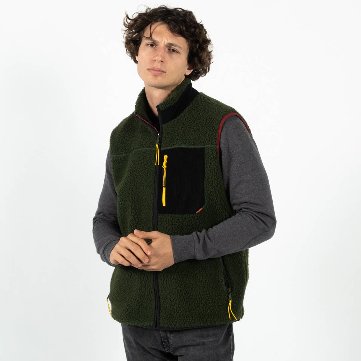 Gilet sherpa con zip in poliestere riciclato kaki