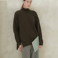 Maglione leggero dolcevita in misto cashmere con spacchi laterali