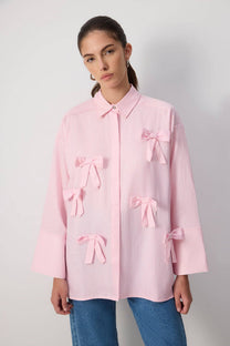 Camicia oversize in cotone a righe rosa con fiocchi