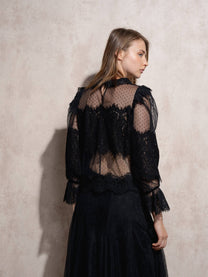 Blusa in pizzo trasparente con collo alto e maniche lunghe