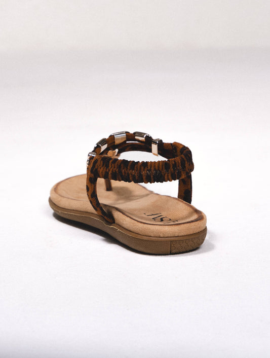 Sandali bassi infradito con stampa leopardata e dettagli metallici