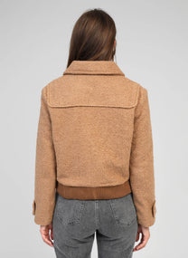 Giacca bouclé cammello con alamari
