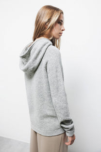 Maglione in lana con cappuccio e tasca a marsupio