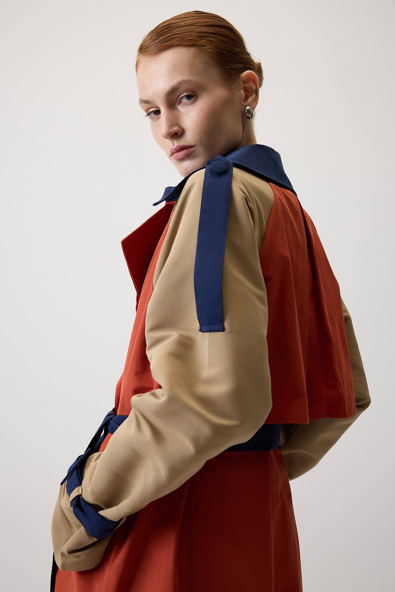 Trench coat color block con cintura