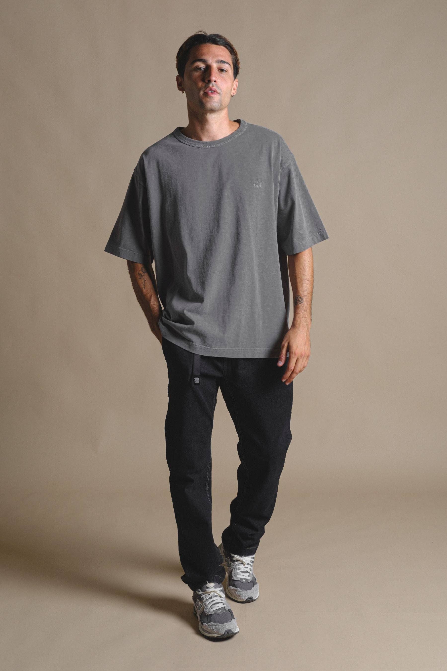 T-shirt oversize pesante tinta a pigmento color peltro