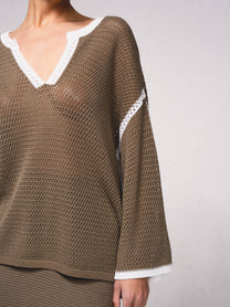 Maglione in maglia traforata con dettagli a contrasto e scollo a V