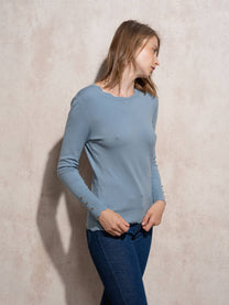 Maglia in maglia girocollo con bottoni dorati