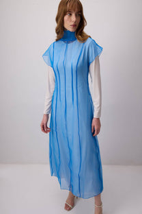 Abito lungo in maglia con sovrapposizione in organza trasparente blu