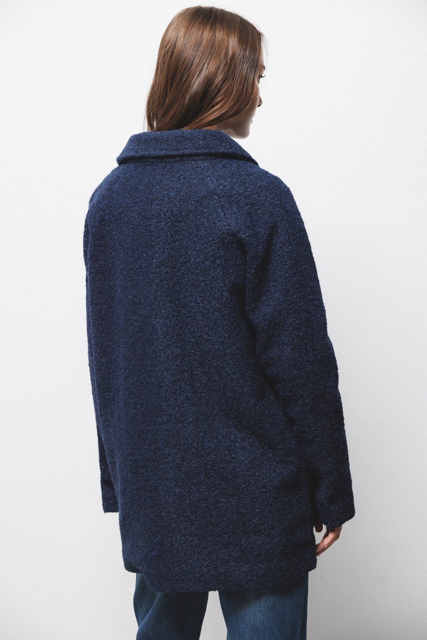 Cappotto doppiopetto con bottoni e tasche