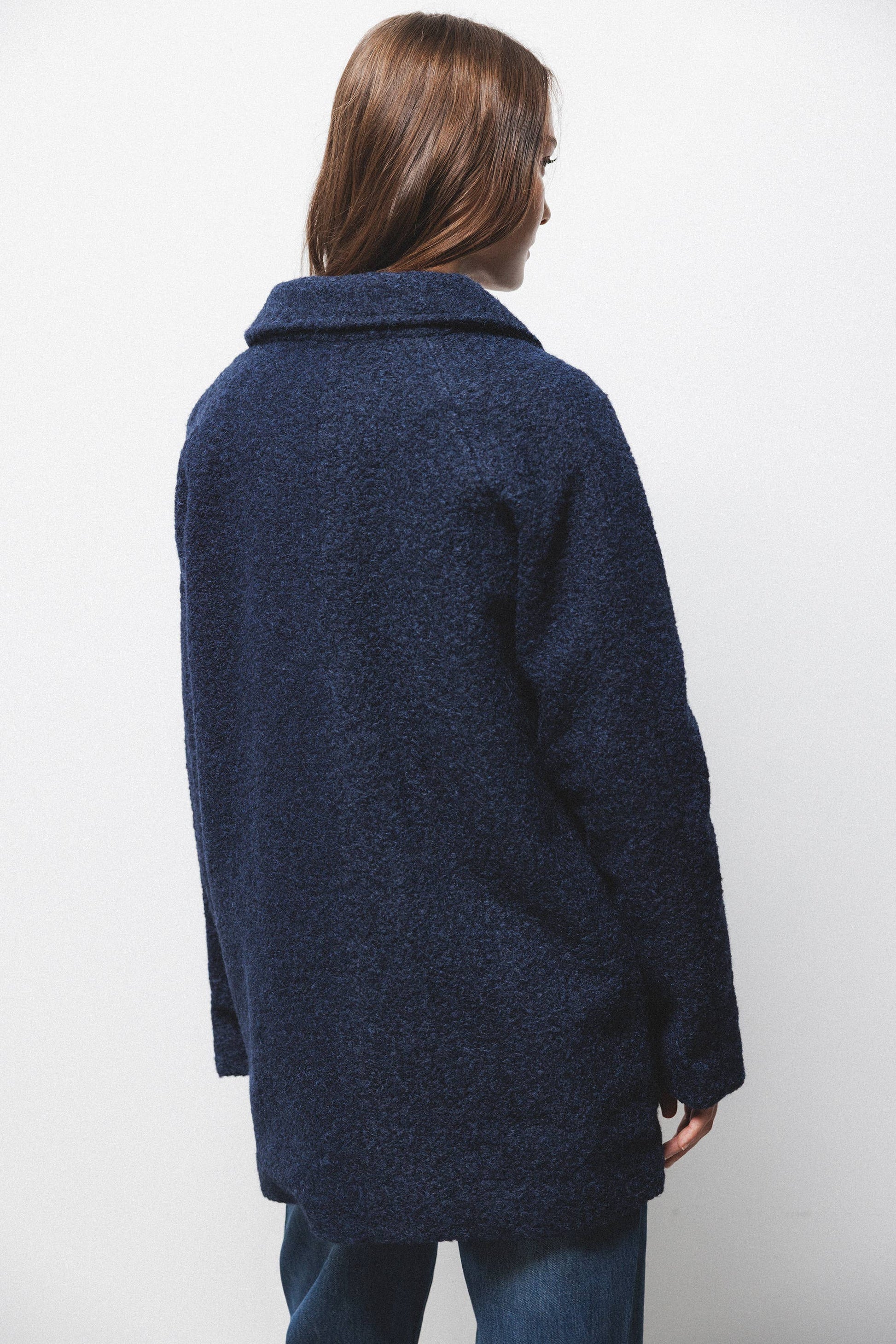 Cappotto doppiopetto con bottoni e tasche