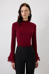 Blusa in maglia con maniche a balze in chiffon trasparente