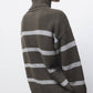 Maglione a righe in maglia con collo alto
