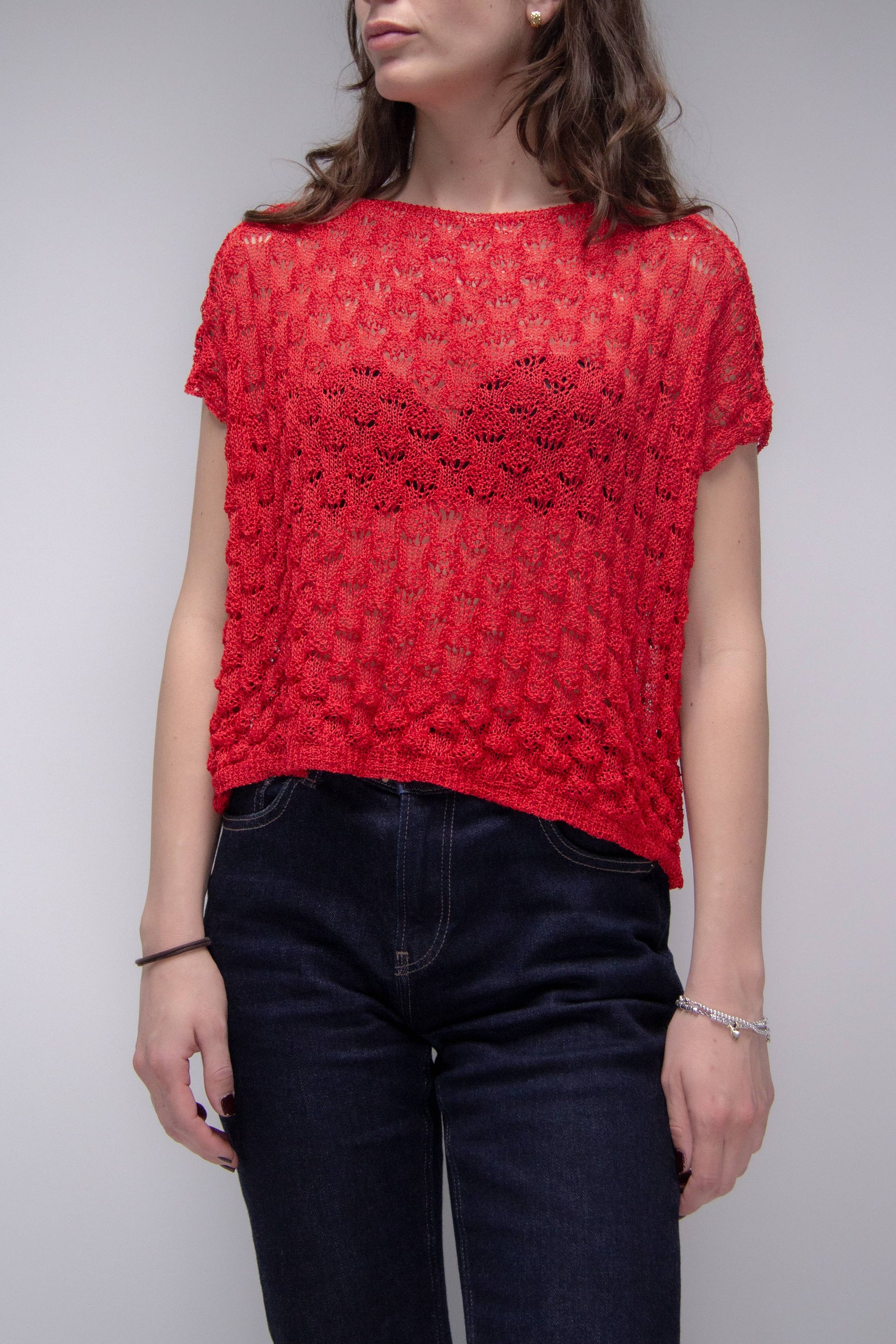 Top corto in crochet traforato dal fit ampio