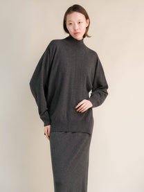 Maglione leggero dolcevita in misto cashmere con spacchi laterali