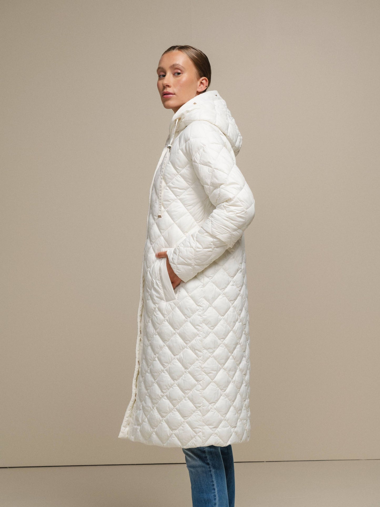 Cappotto trapuntato lungo con cappuccio