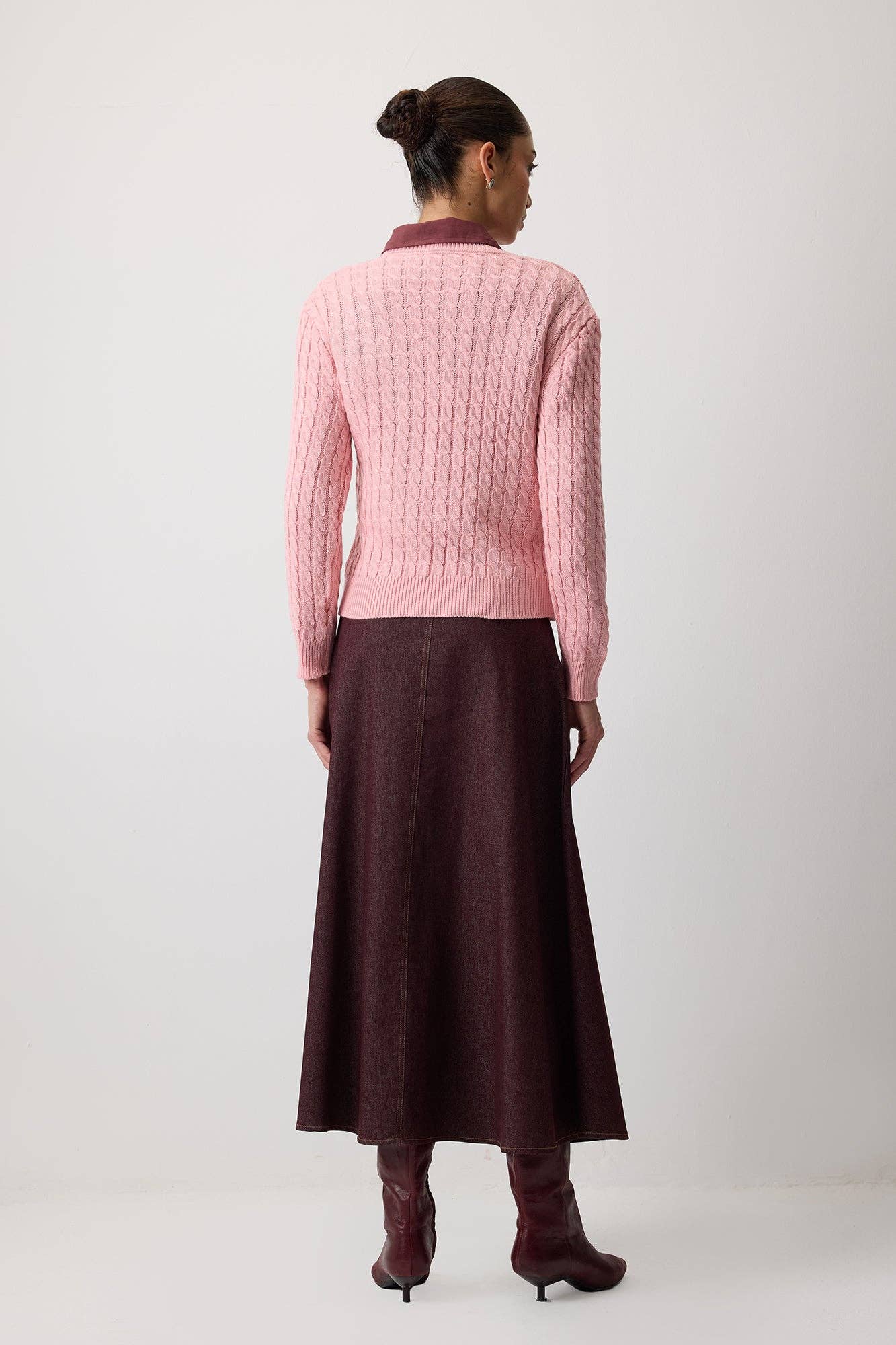 Maglione in maglia a trecce con colletto a contrasto