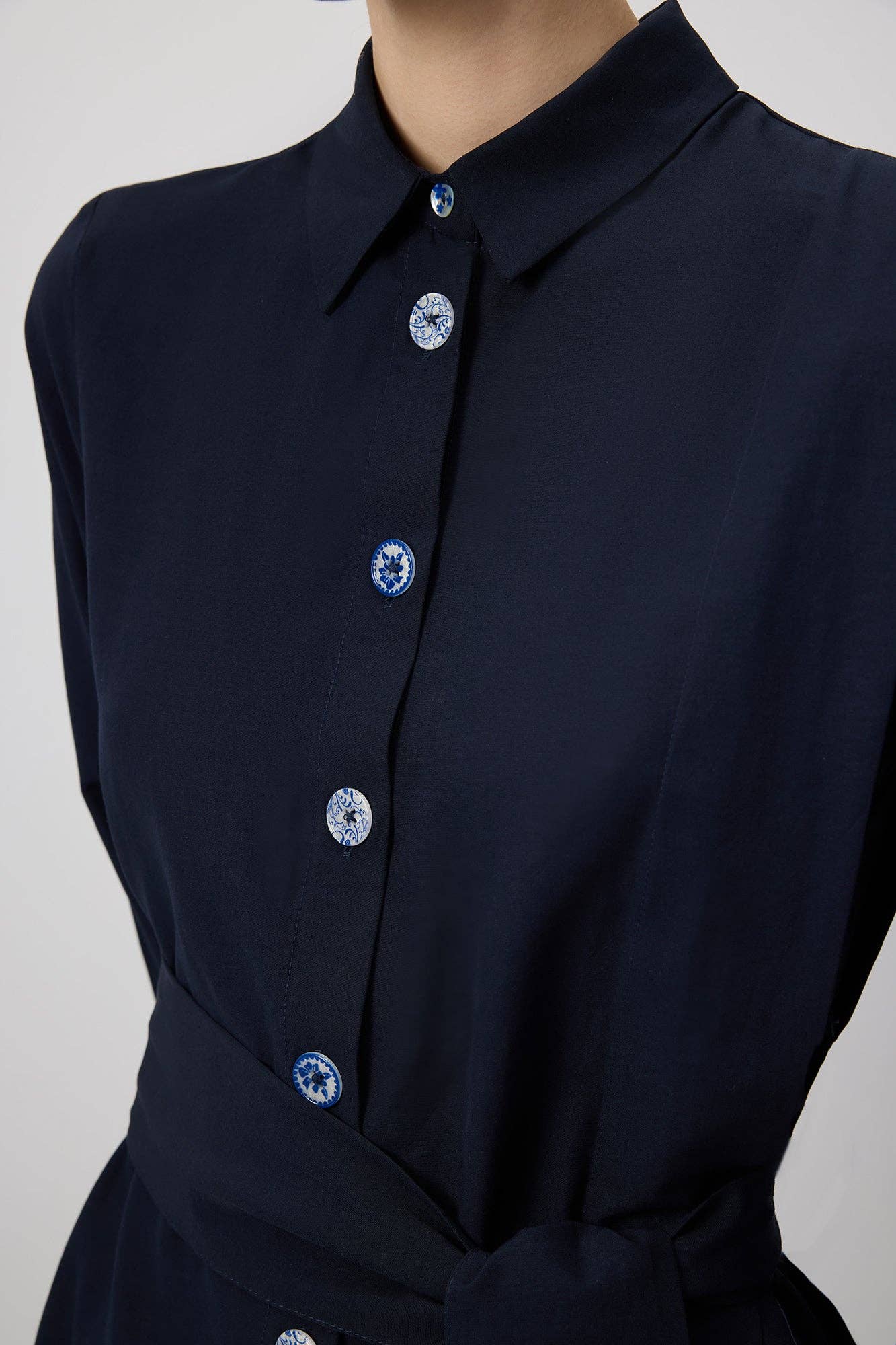 Abito camicia midi in popeline blu navy con cintura