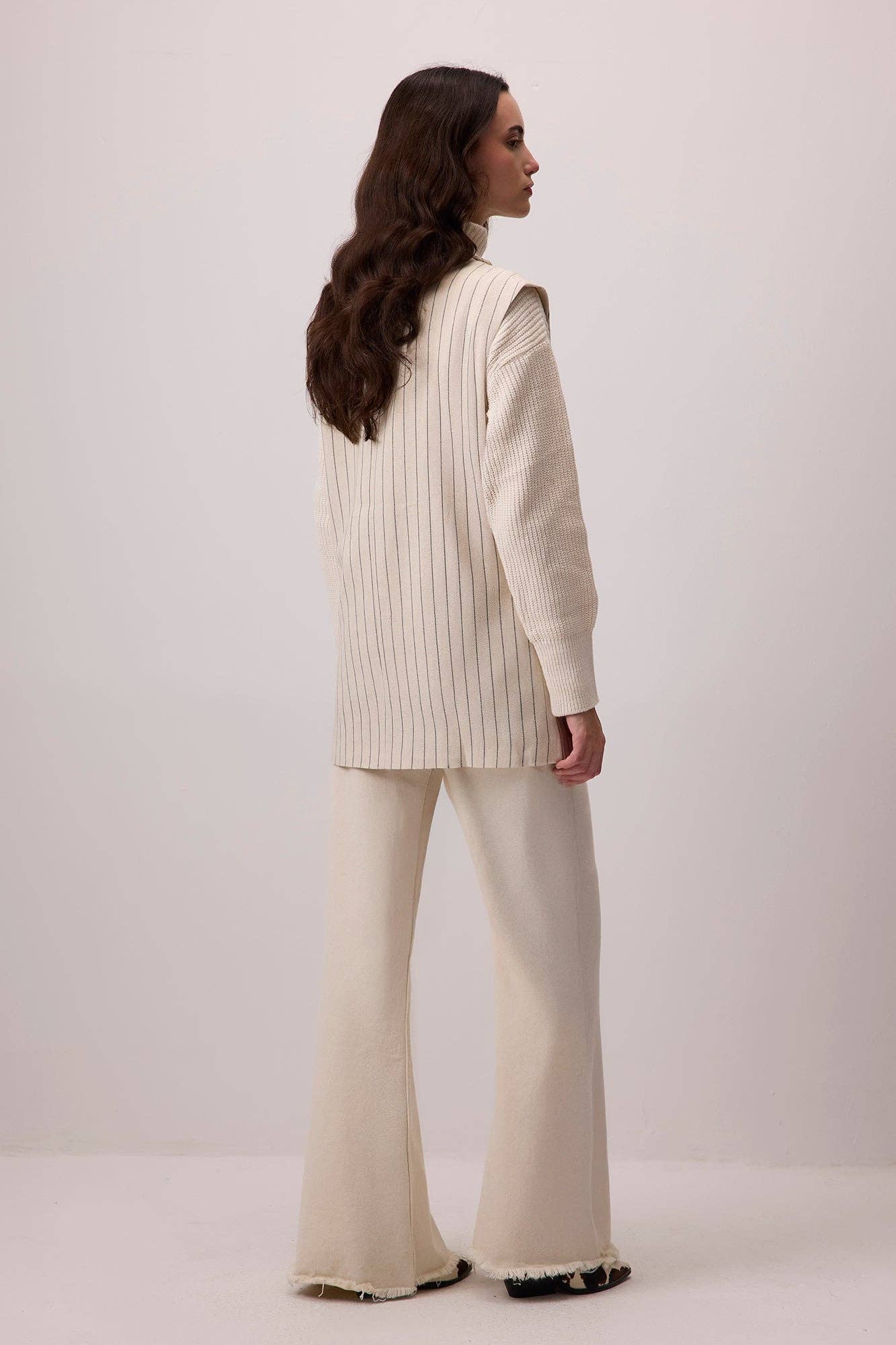 Gilet a collo alto a righe in misto lino e cotone
