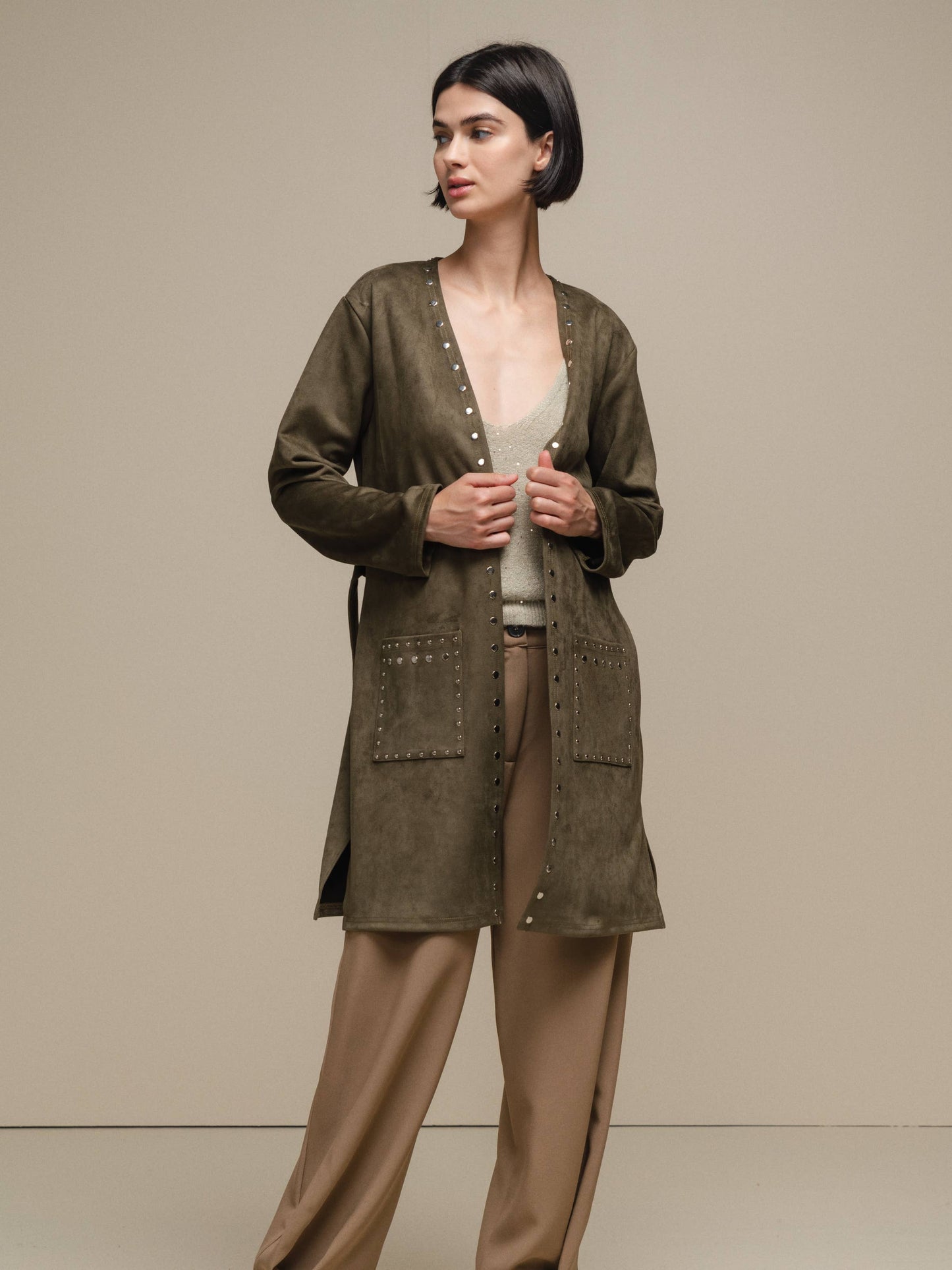 Cappotto donna effetto suede con borchie