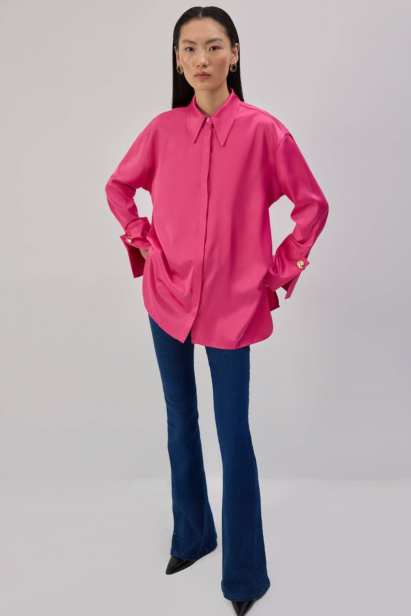 Camicia in raso con polsini ampi
