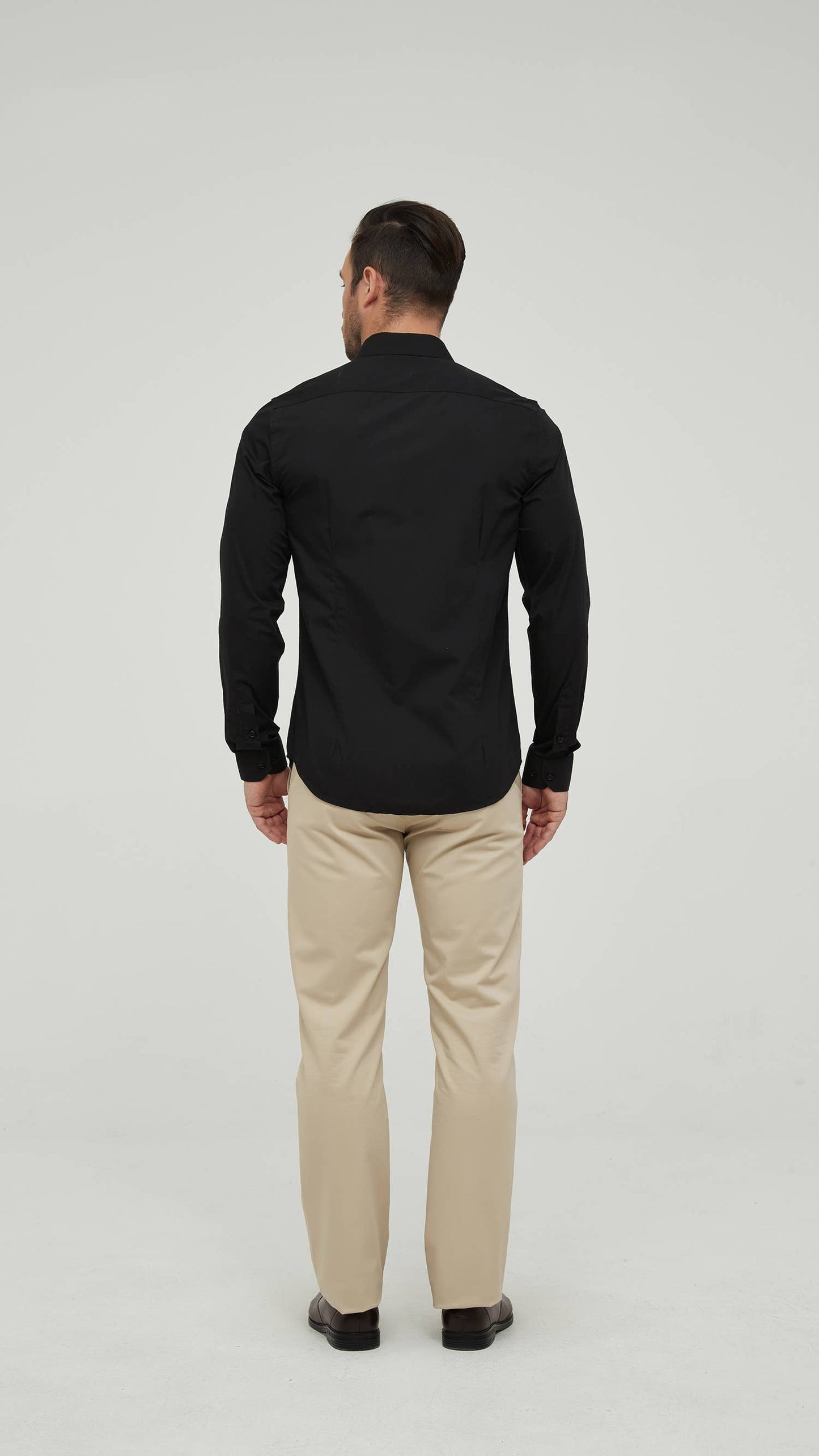 Camicia nera slim fit con collo francese
