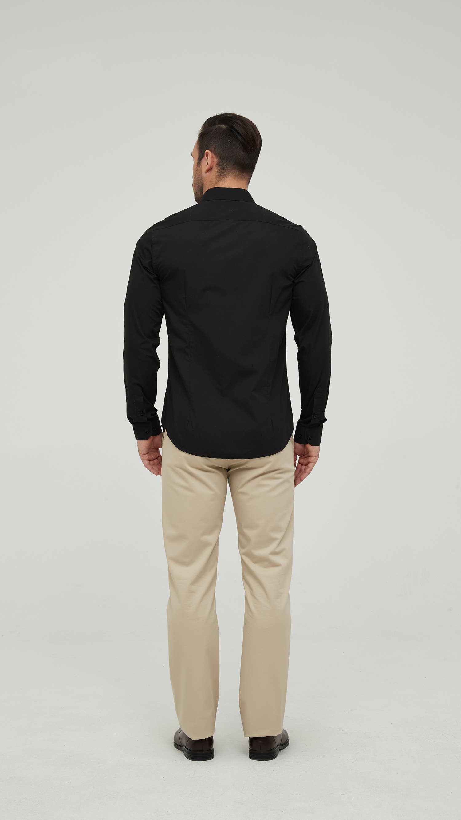 Camicia nera slim fit con collo francese