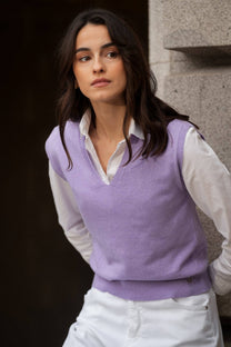 Gilet in maglia lilla con scollo a V
