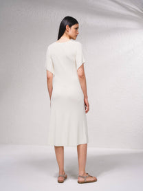 Abito midi in maglia a coste con maniche fluide