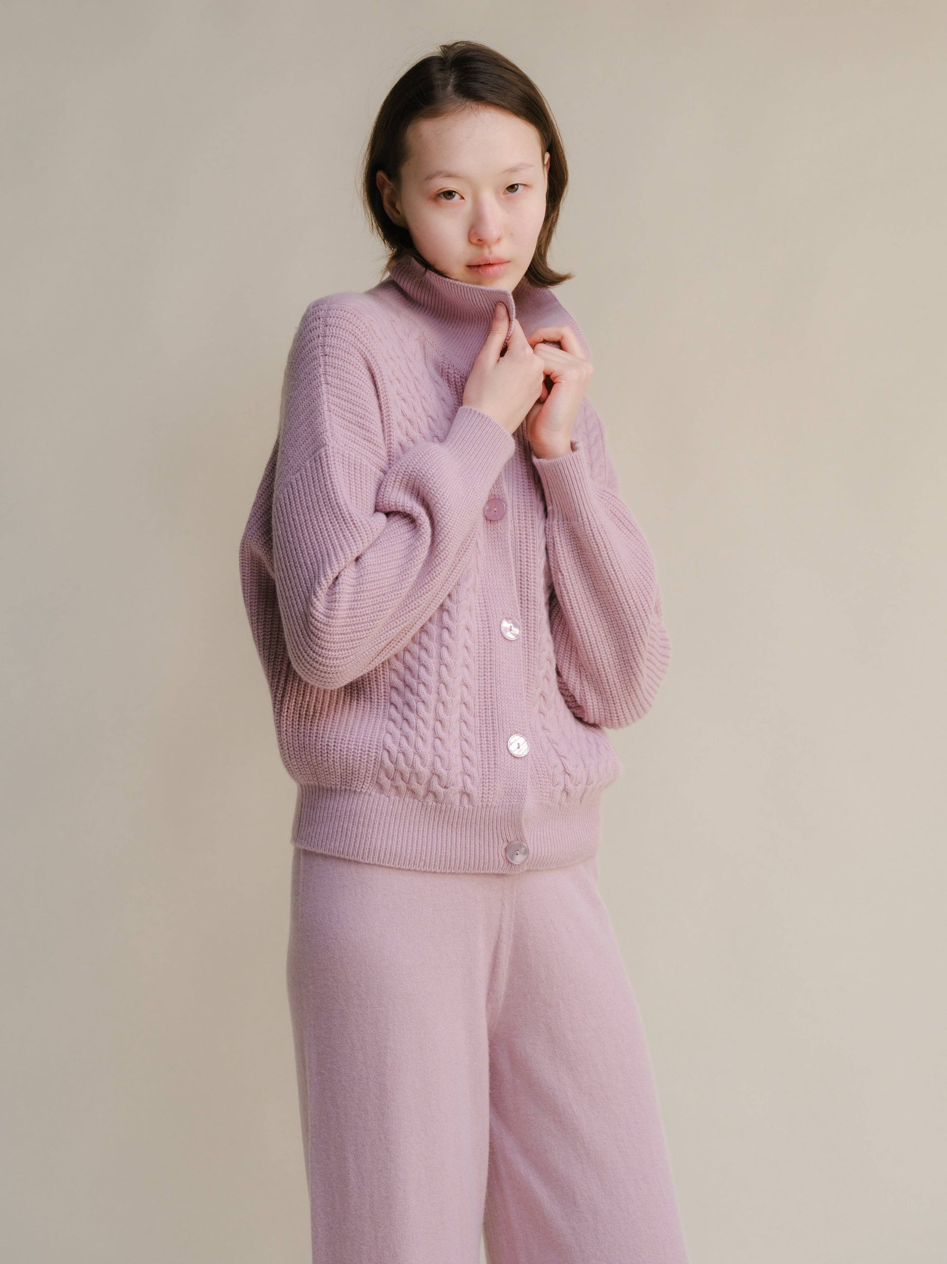 Cardigan polo in misto cashmere con trecce