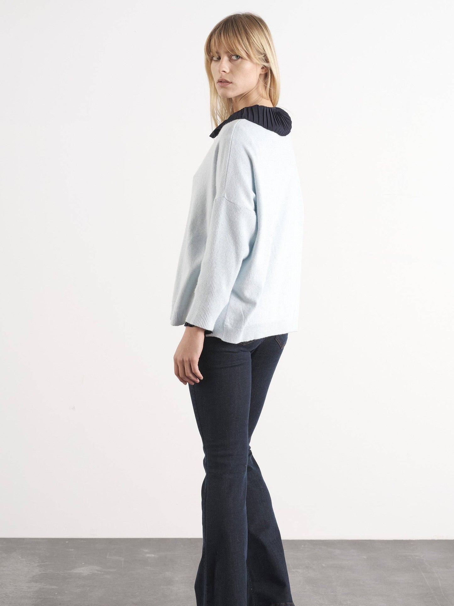 Maglione in maglia morbida con scollo tondo Nervo