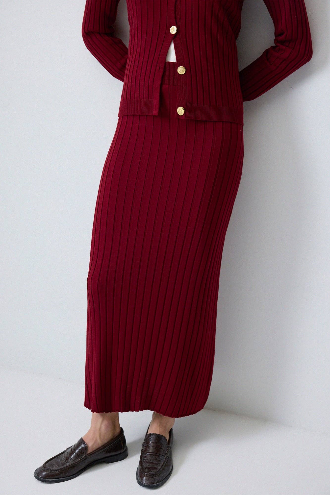 Set coordinato in maglia con cardigan e gonna lunga