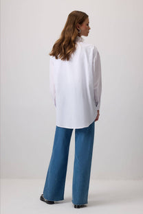 Camicia bianca ricamata con pietre