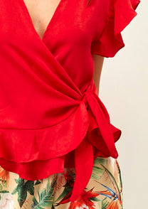 Top incrociato rosso con volant