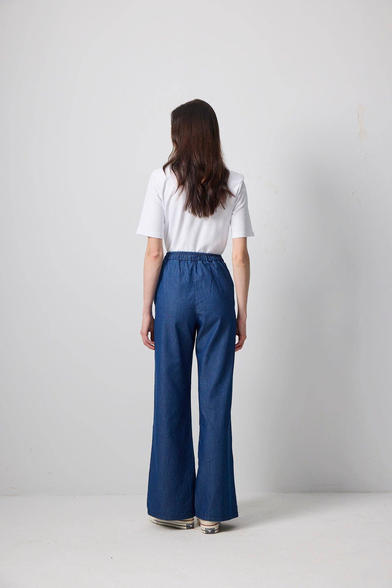 Pantaloni in denim leggero a vita alta con coulisse