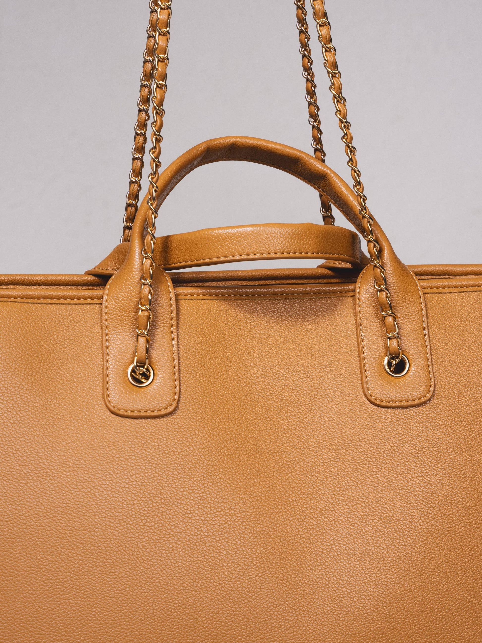 Borsa shopper con tracolla a catena