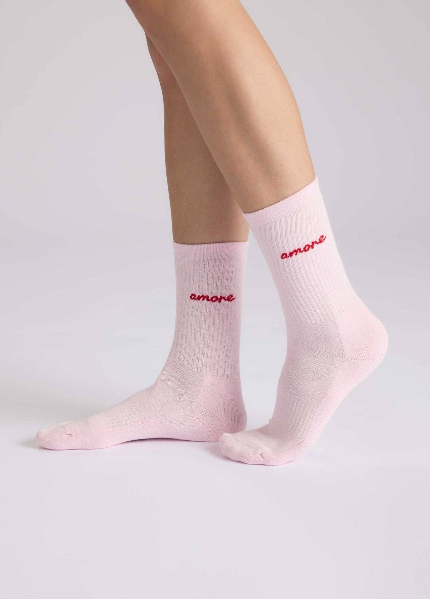 Calzini rosa con scritta “Amore”