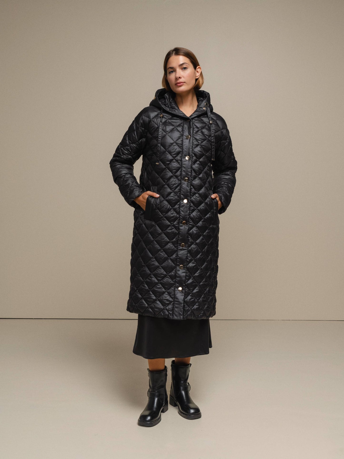 Cappotto trapuntato lungo con cappuccio