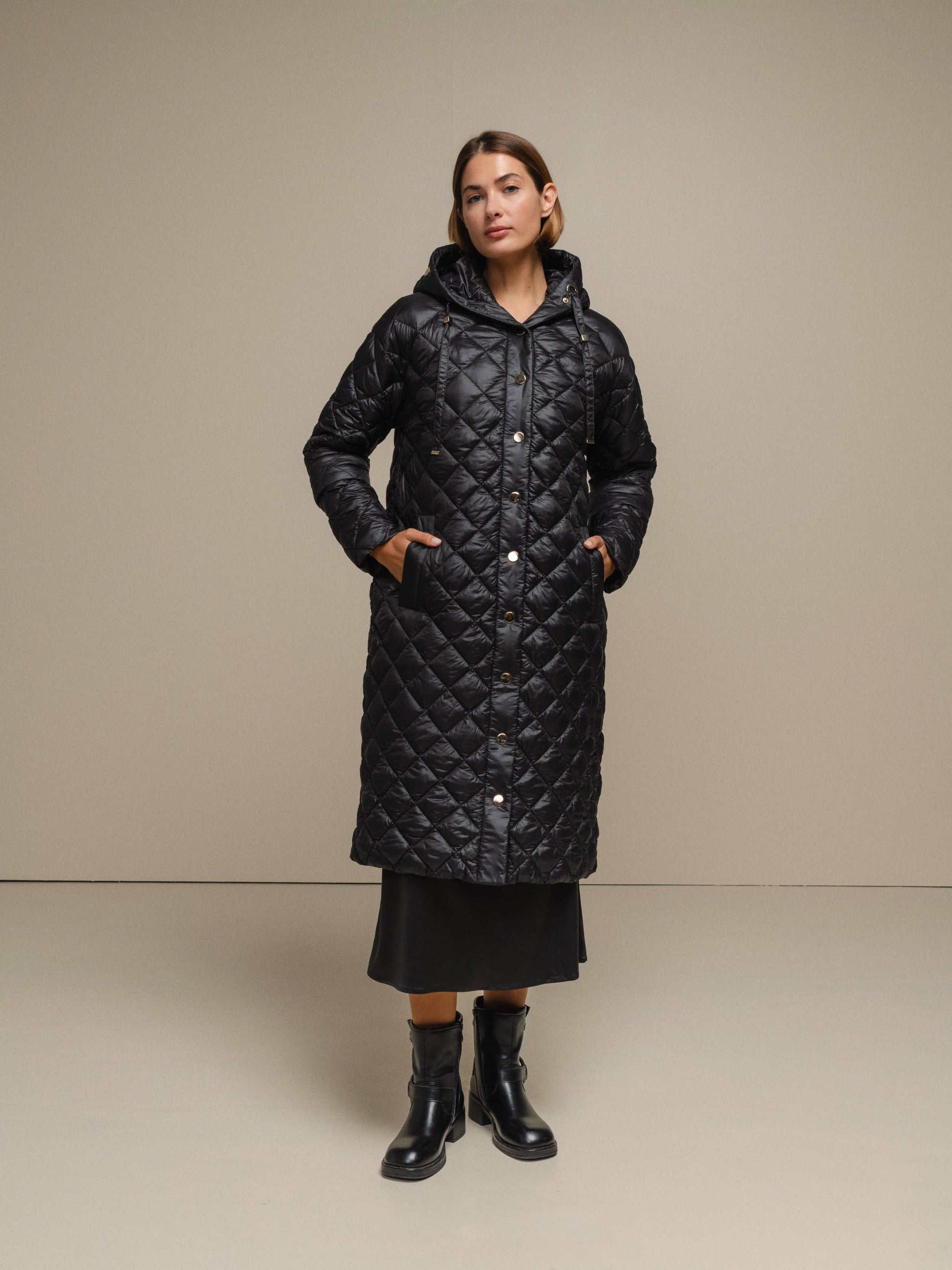 Cappotto trapuntato lungo con cappuccio
