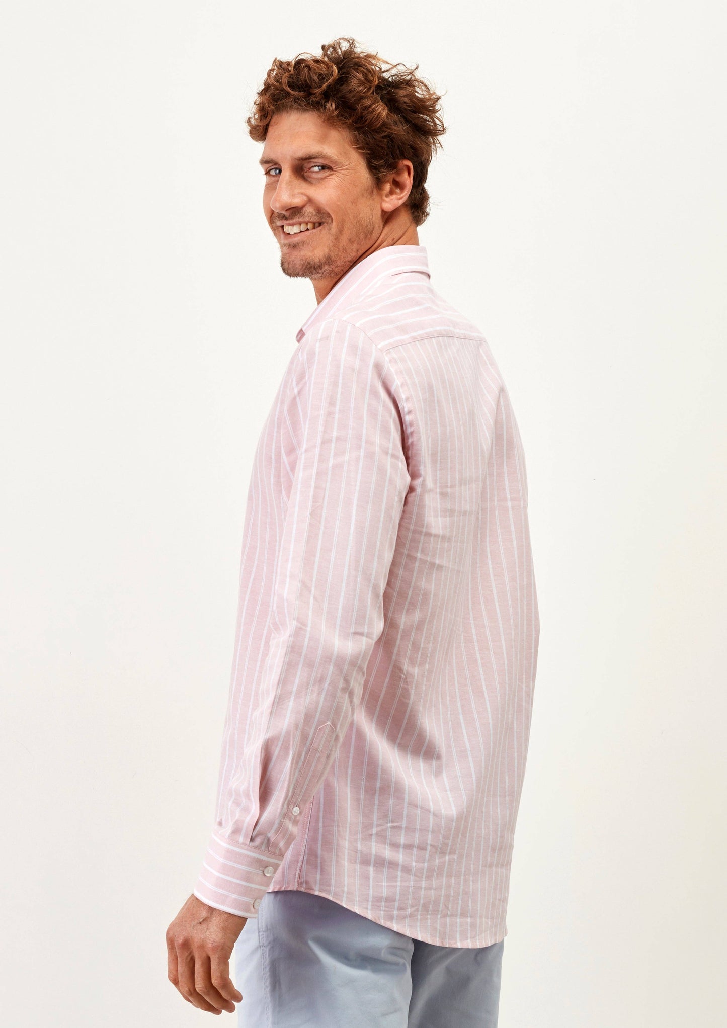 Camicia uomo in lino a righe sottili