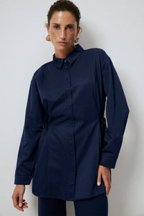 Camicia in raso con lacci blu navy