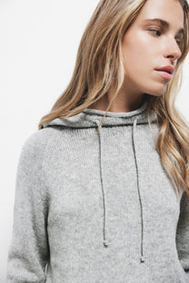 Maglione in lana con cappuccio e tasca a marsupio