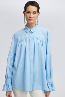 Camicia azzurra in viscosa con maniche arricciate