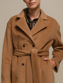 Cappotto doppiopetto con cintura da donna