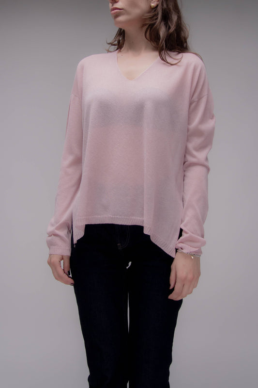 Maglione corto in maglia 3D con scollo a V asimmetrico e spacchi laterali