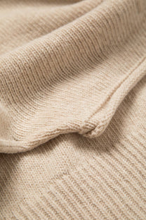 Maglione oversize in lana con collo alto e maniche a pipistrello