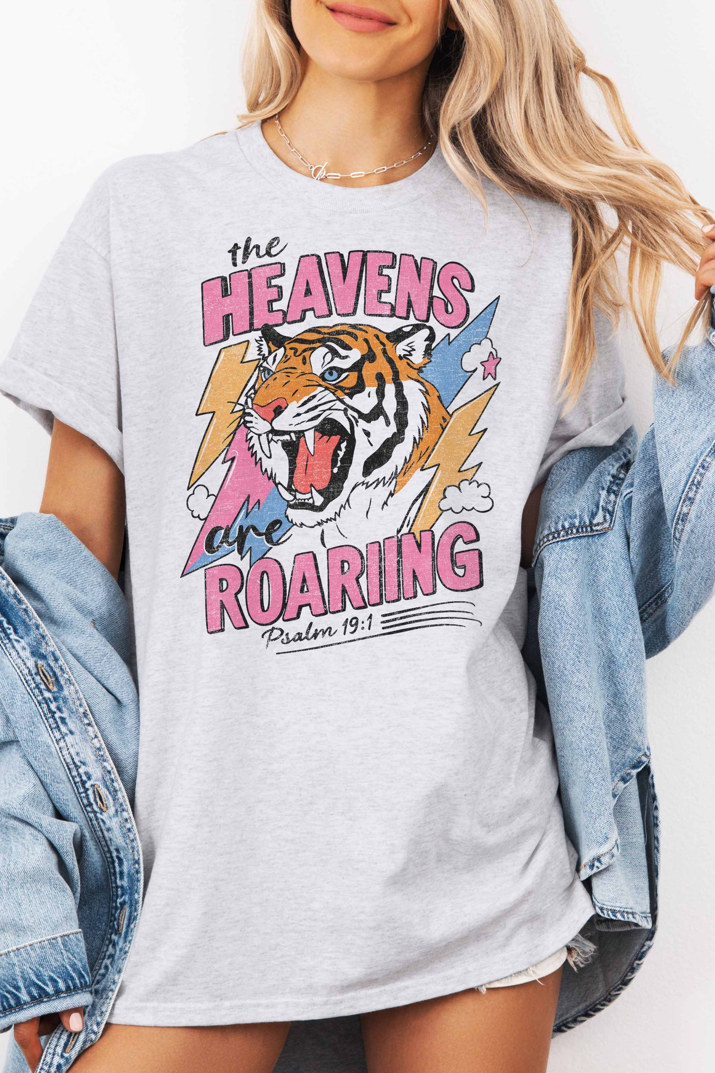 T-shirt oversize grafica “Heavens Are Roaring”