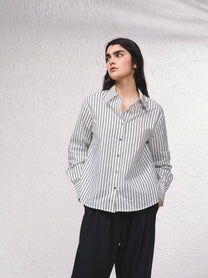 Blusa classica a righe in cotone
