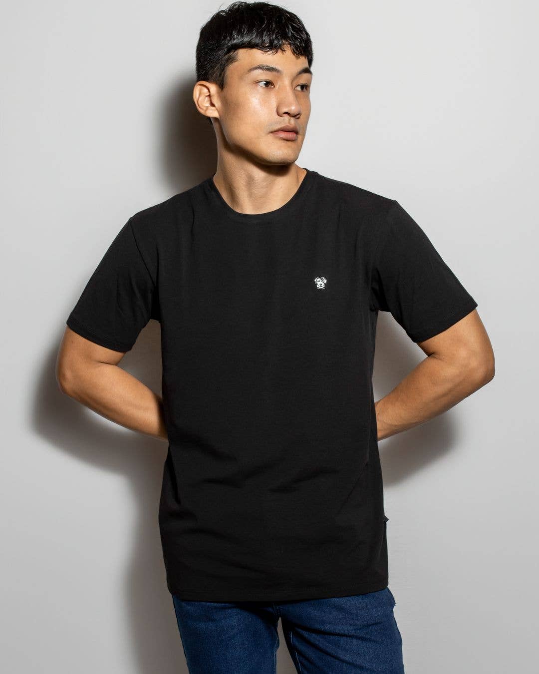 T-shirt nera premium antimacchia