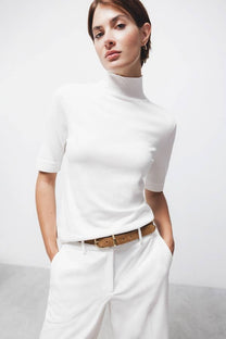 Maglione in maglia rasata con maniche a tre quarti e collo alto