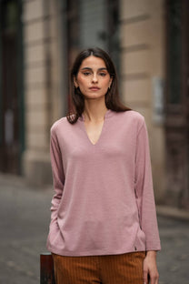 Maglia rosa con scollo a V